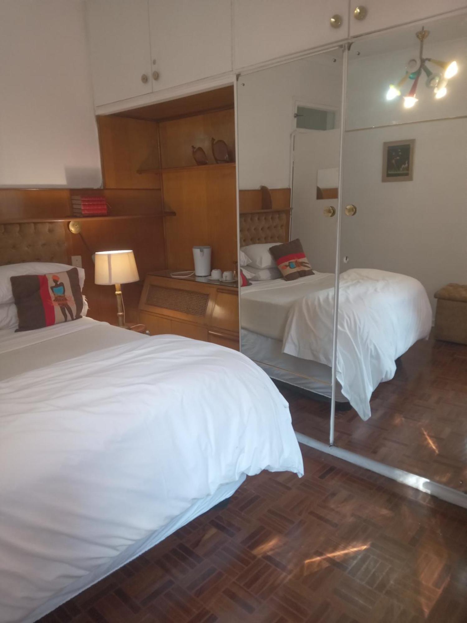 Emerald Guest House Springs ภายนอก รูปภาพ