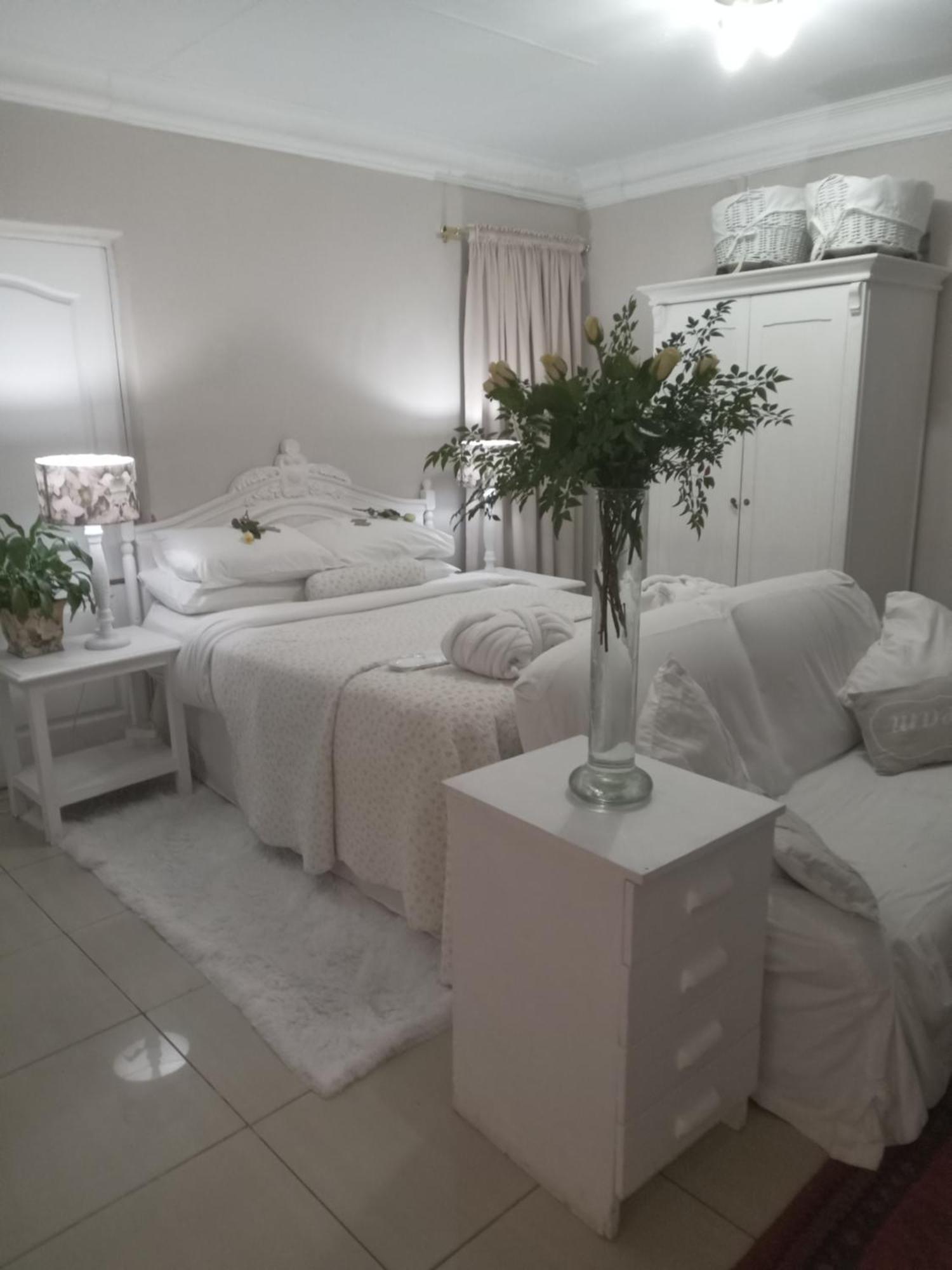 Emerald Guest House Springs ภายนอก รูปภาพ