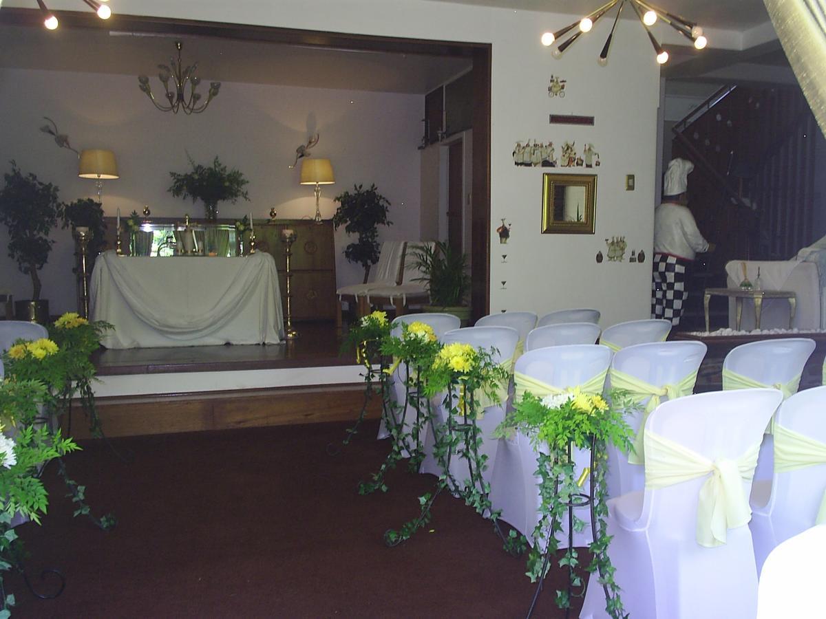 Emerald Guest House Springs ภายนอก รูปภาพ